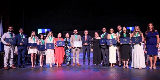 Hospital Municipal de San Juan celebra ceremonia de graduación de 49 médicos residentes